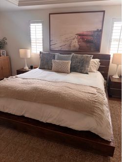 HD Buttercup Wood platform Cal King bed with nightstand set
