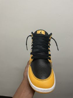 Jordan 1s Reverse Yellow