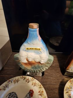 JIM BEAM BLACK HILLS MT RUSHMORE WHISKEY DECANTER BOTTLE