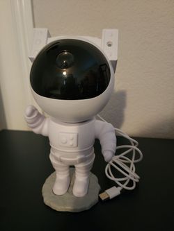 **Astronaut Galaxy Star Projector Night Light – USB Powered**
