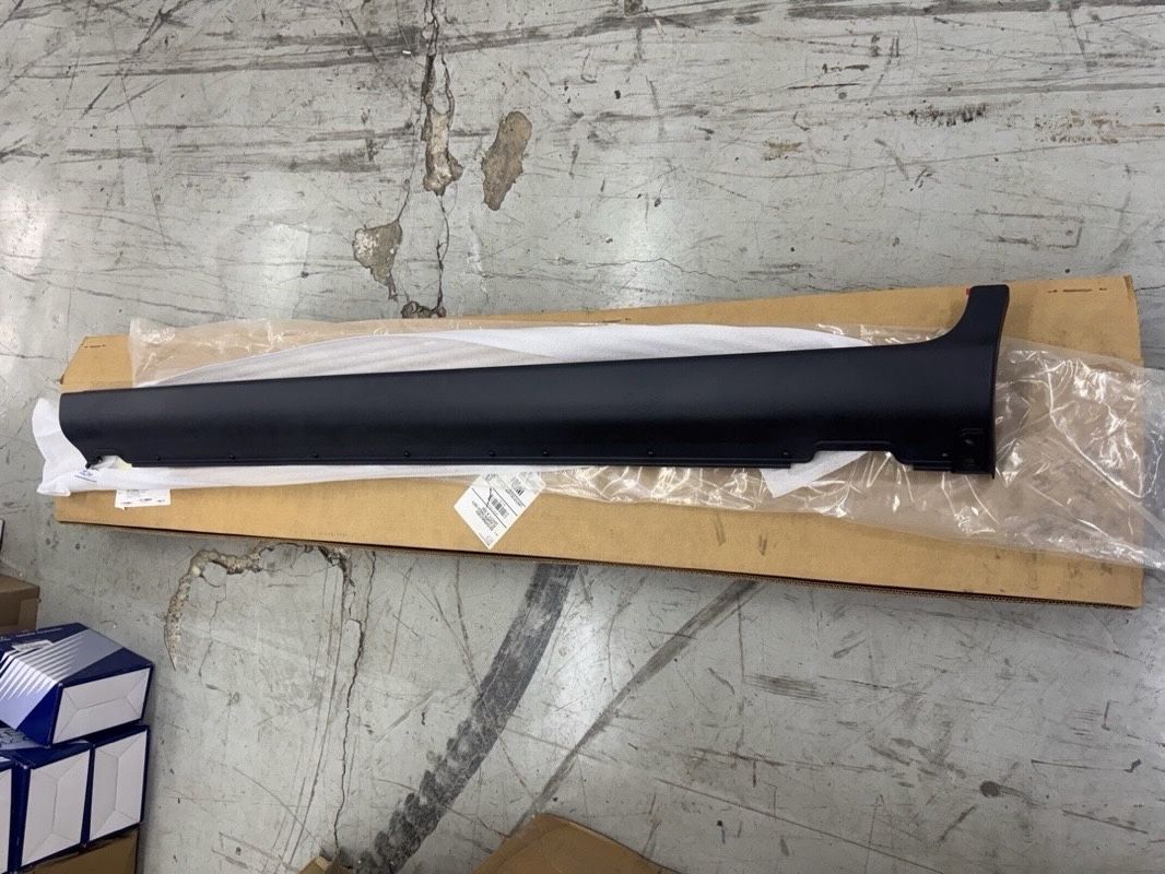 OEM 87730-0W000 Moulding Side Sill Rocker Left 2007-2009 Hyundai Santa Fe New