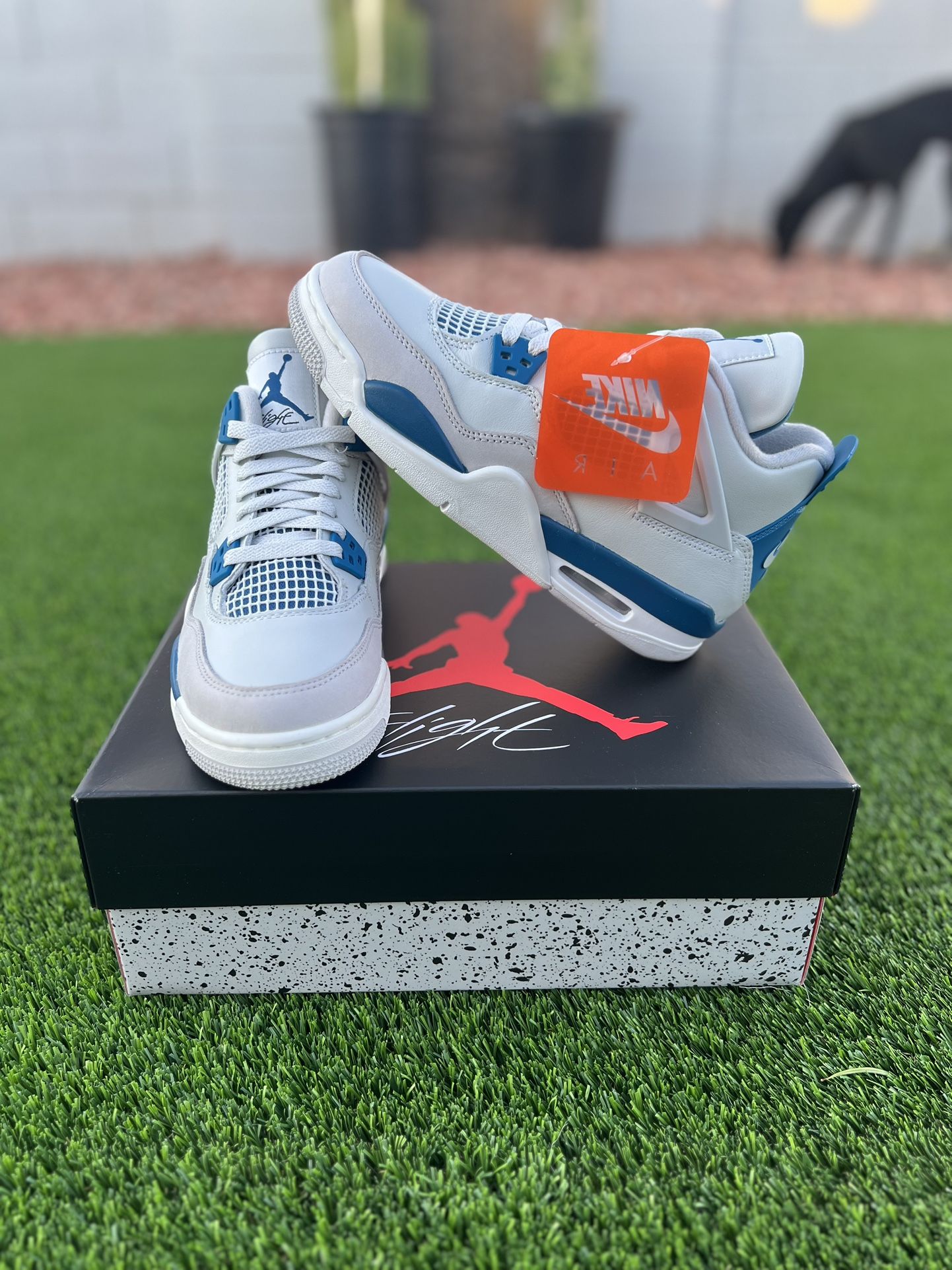 New Jordan 4 Military Blue Size: 6Y/7.5W