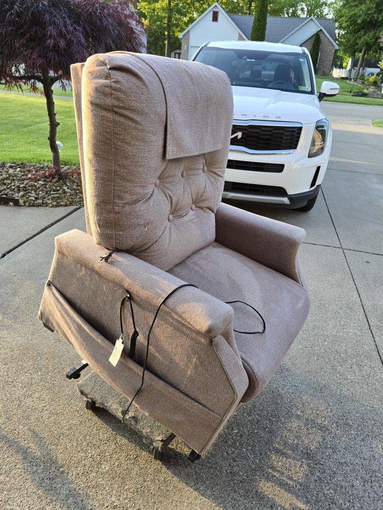Power Lift Reclining Chair