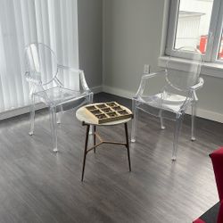 Table & Chairs 