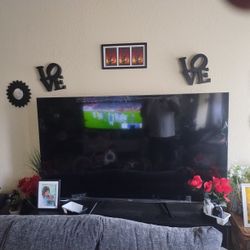 Hisense Roku TV 65 " Inch 