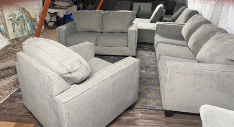 Gray couch good condition clean we sell all the time delivery 40 local
