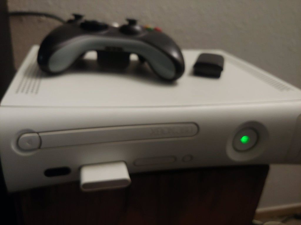 Workin Xbox 360 Extra Chords 11 Games 1 Controller 1 Memory Stick