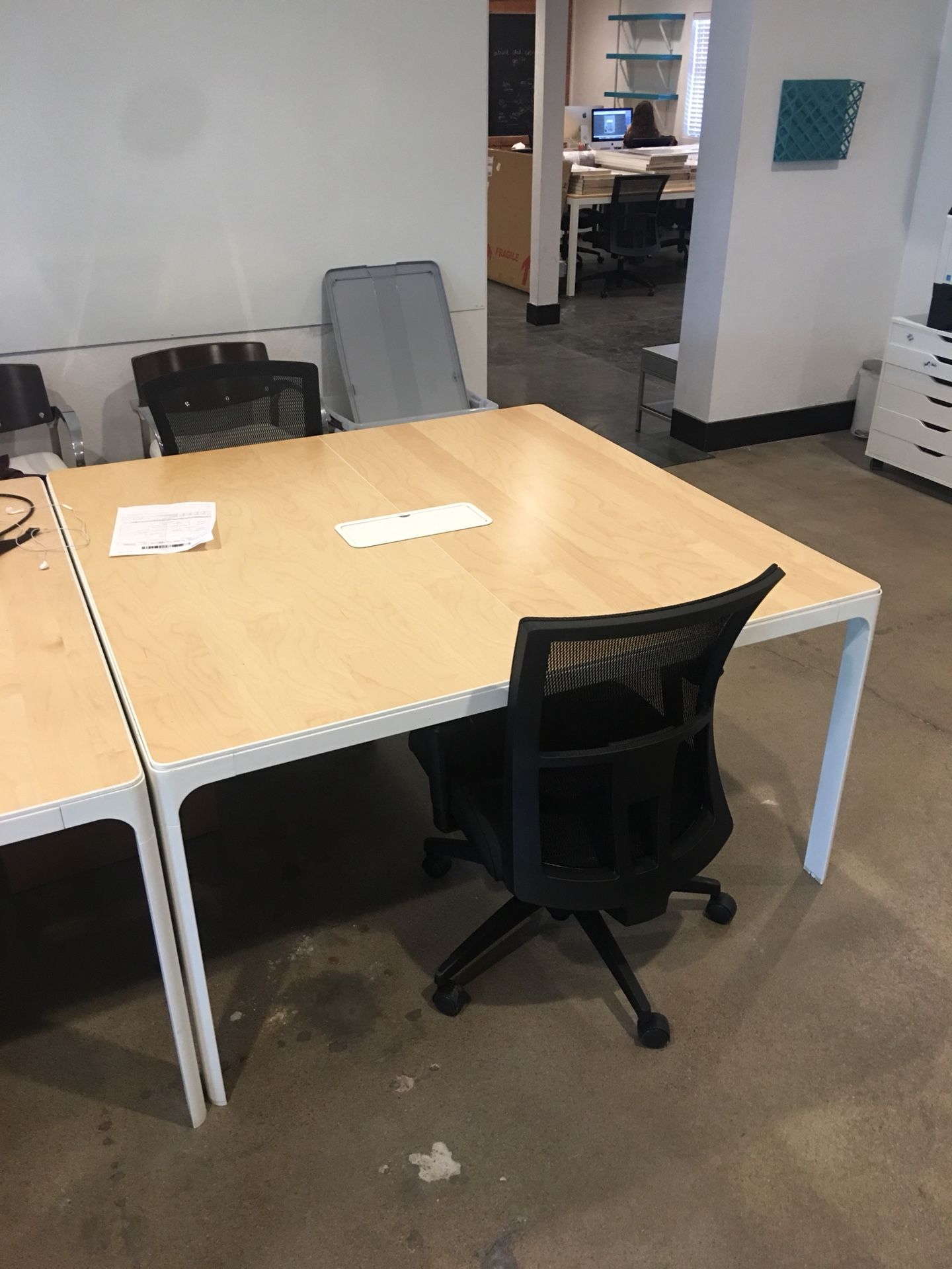 4 x WHITE IKEA BEKANT CONFERENCE TABLES for Sale in Gilbert AZ