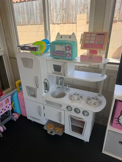 Vintage Kitchen Set by KidKraft