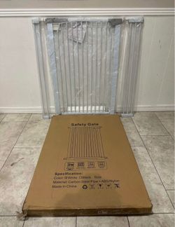 Extra Tall Pet Gate / Safety Gate - Fits Openings 29.6” - 40.5”