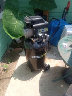 Good central pneumatic 21 gal air compressor,has Bran new oil no leaks it runs good