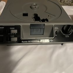 Kodak Ektagraphic III ATS Projector With Slide Tray