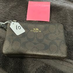 Original Wrist.  Coach.  Brown  Wallet 