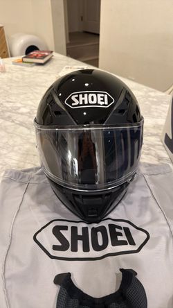 SHOEI RF-1400 Helmet – Size Small – Gloss Black