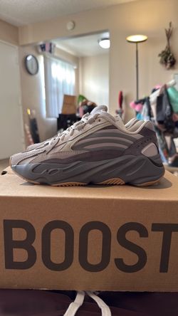 Adidas Yeezy Boost 700 V2, size 5.5
