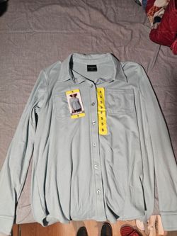 32° Heat Mint button up long sleeve, thin and soft, never worn new with tags. Size small