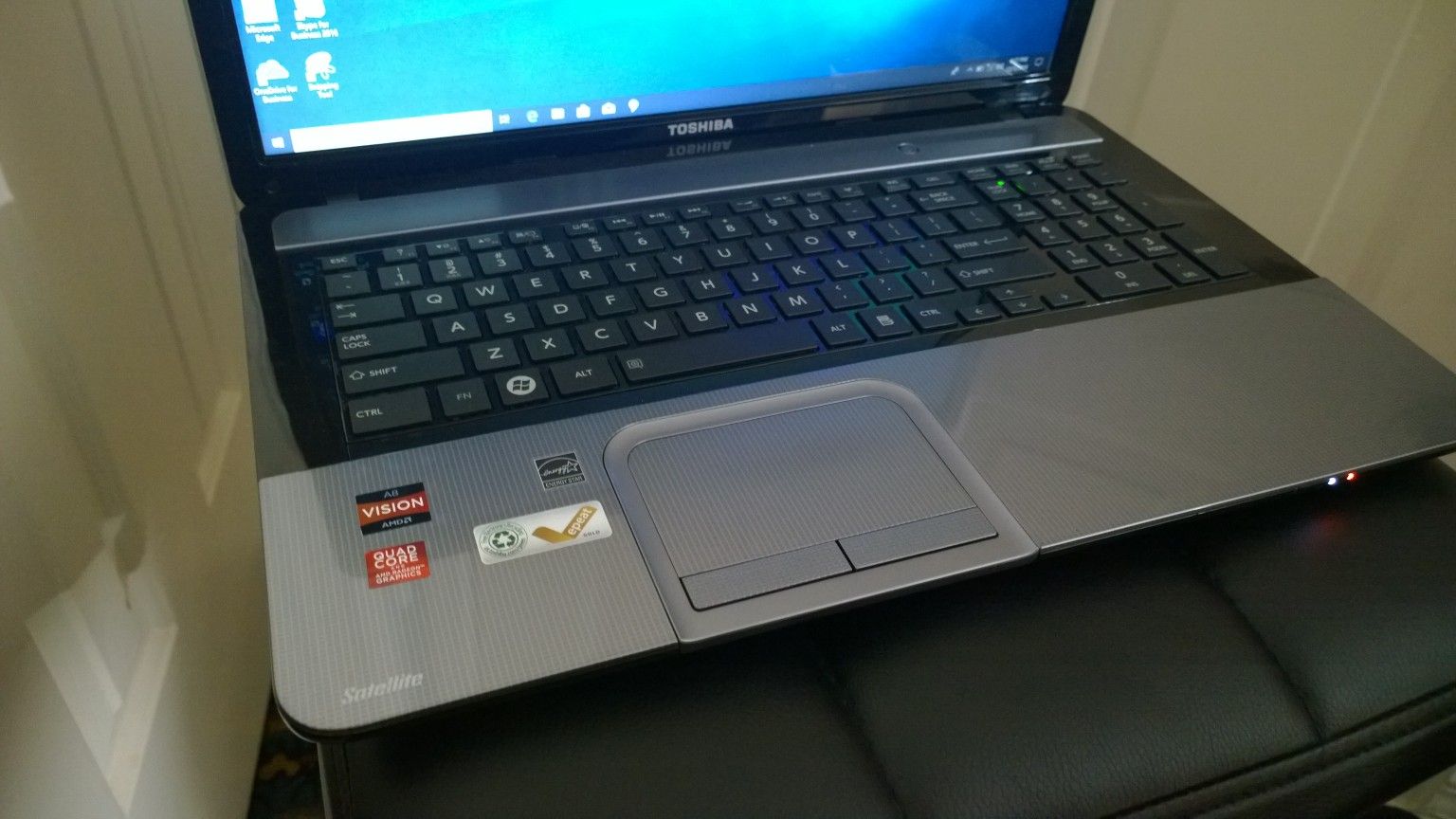 Toshiba Satellite 15.6" wide screen Windows 10 laptop computer