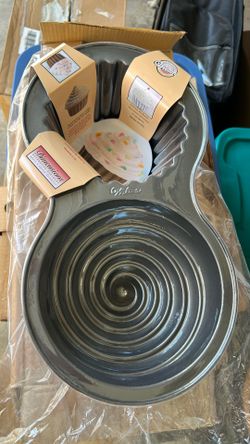 Wilton Gaint Cupcake Pan New