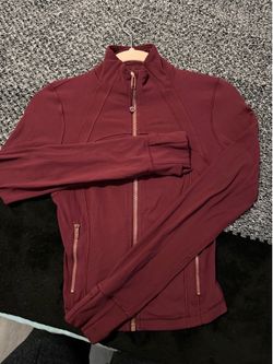 lulu define jacket cropped- burgundy bay/rose gold - size: 4