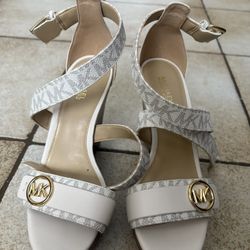 Michael Khors Size 6 M