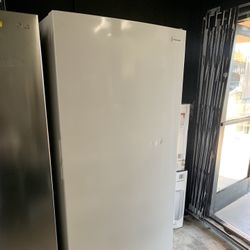 Frigidaire Up Right Freezer In White New Open Box 20 Cubic Ft