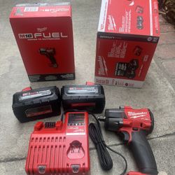 Milwaukee 1/2 Mid-torque Impact With 2x6ah Batteries And Charger Like New 