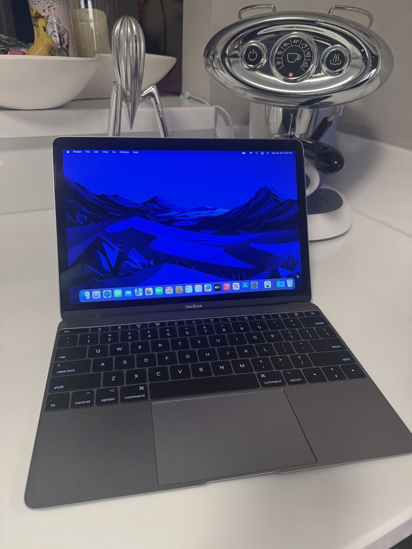 12 Inch Thinnest Macbook M3, 2016 8GB Ram 256Gb Storage