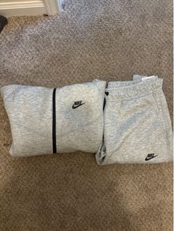 gray nike tech M
