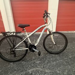 Schwinn Suburban Step-Through Hybrid Bike (White/Blue)