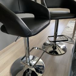 Adjustable Height Cushioned Bar Stool 