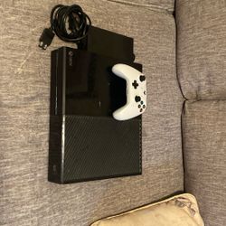 Xbox 1 Console With Controller 