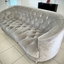 Three Piece Diamond Tufting Sofa Set