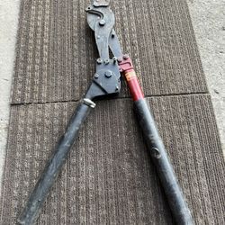 Industrial Electrical Cable Cutters 28 in Nominal Overall. High-voltage cable cutters