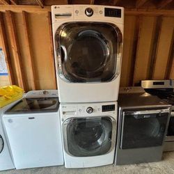 LG WHITE JUMBO STEAM 5.2 CU FT FRONT LOAD WASHER AND GAS DRYER SET 