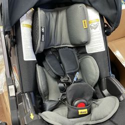 Black Doona Stroller Gently Used B-4/2