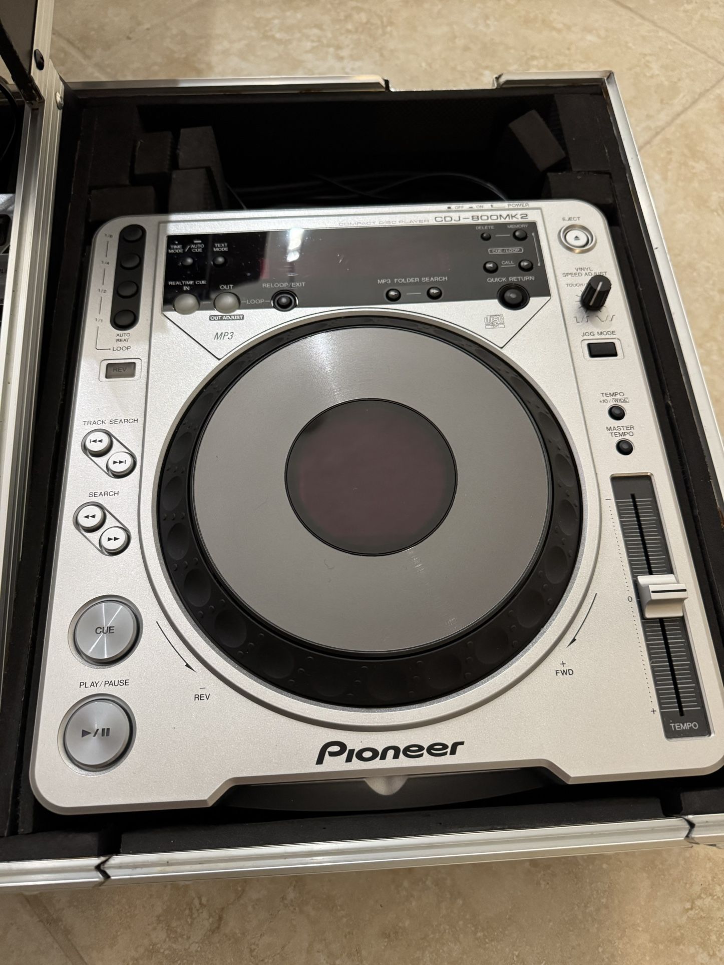 2-Pioneer CDJ-800MK2