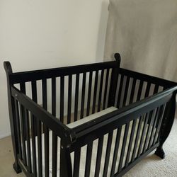 Convertible  Crib – Gently Used, Excellent Condition