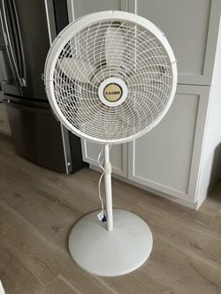 3 Speed Pedestal Fan/ White Fan/ Upright Fan/ Standing Fan