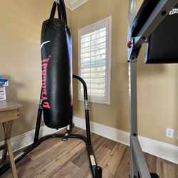 Everlast  Punching Bag With Stand In Great Condition 