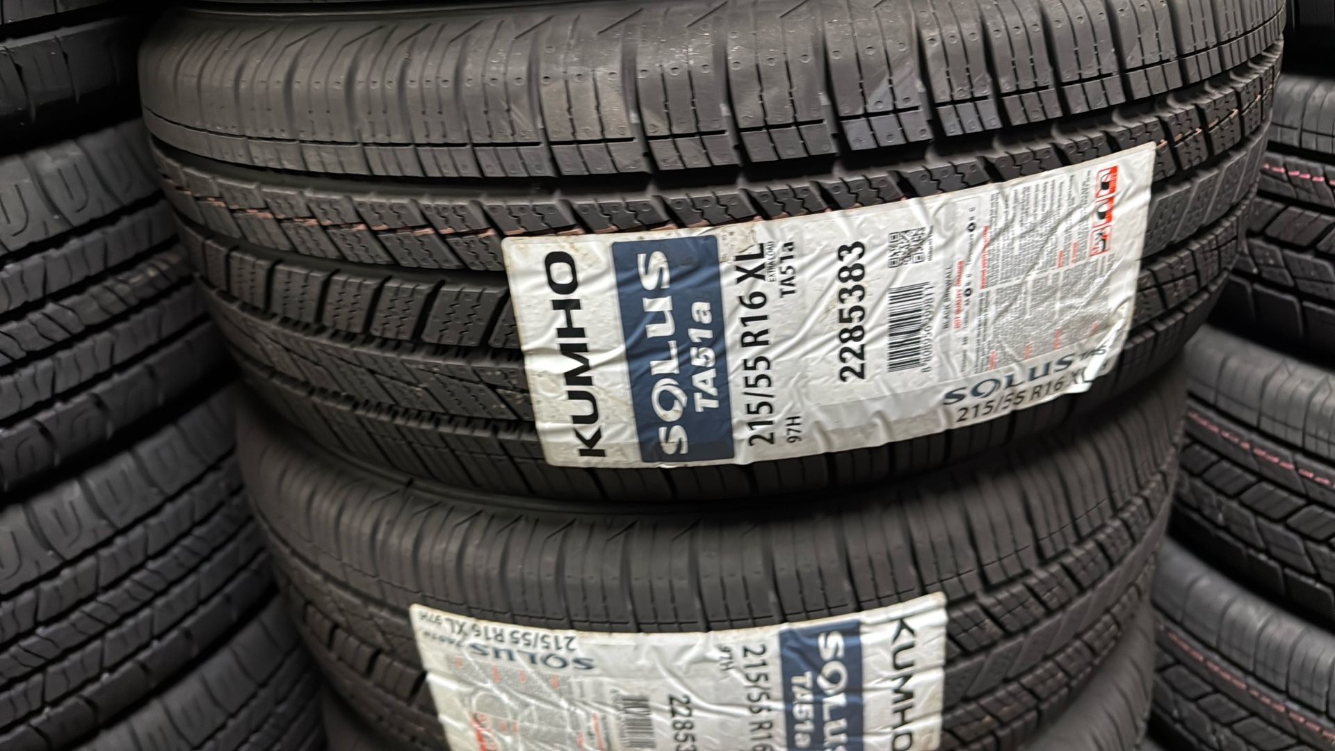 215/55/16 Kumho Tires π