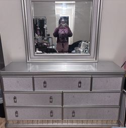 Used Sofia Vergara Paris Dresser Set
