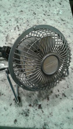 Desk- top fan (electric)