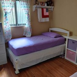 2 Twin Beds With Mattresses