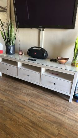 3 drawer entertainment table
