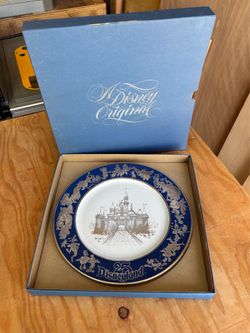 "DISNEY" ORIGINAL 25TH ANNIVERSARY 11” INCH COLLECTORS PLATE W/ ORIGINAL BOX