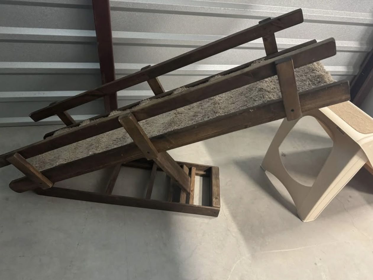 Carpeted Dog Ramp