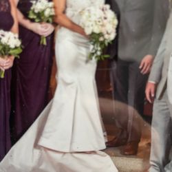 Gorgeous Allure Bridal Wedding Gown 