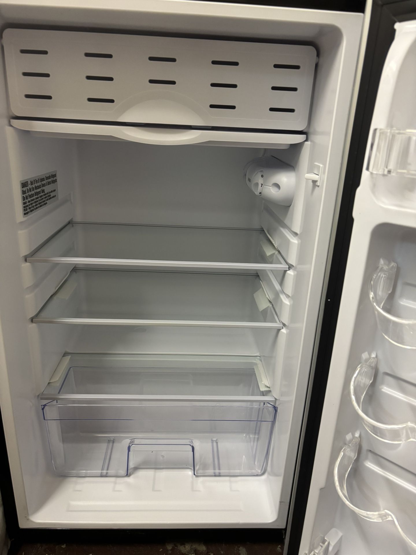 Magic Chef, Mini Refrigerator in Stainless Steel with Freezer, Silver