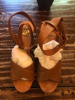 Tory Burch size 8 Tumbled Leather and Wood Wedge Sandals