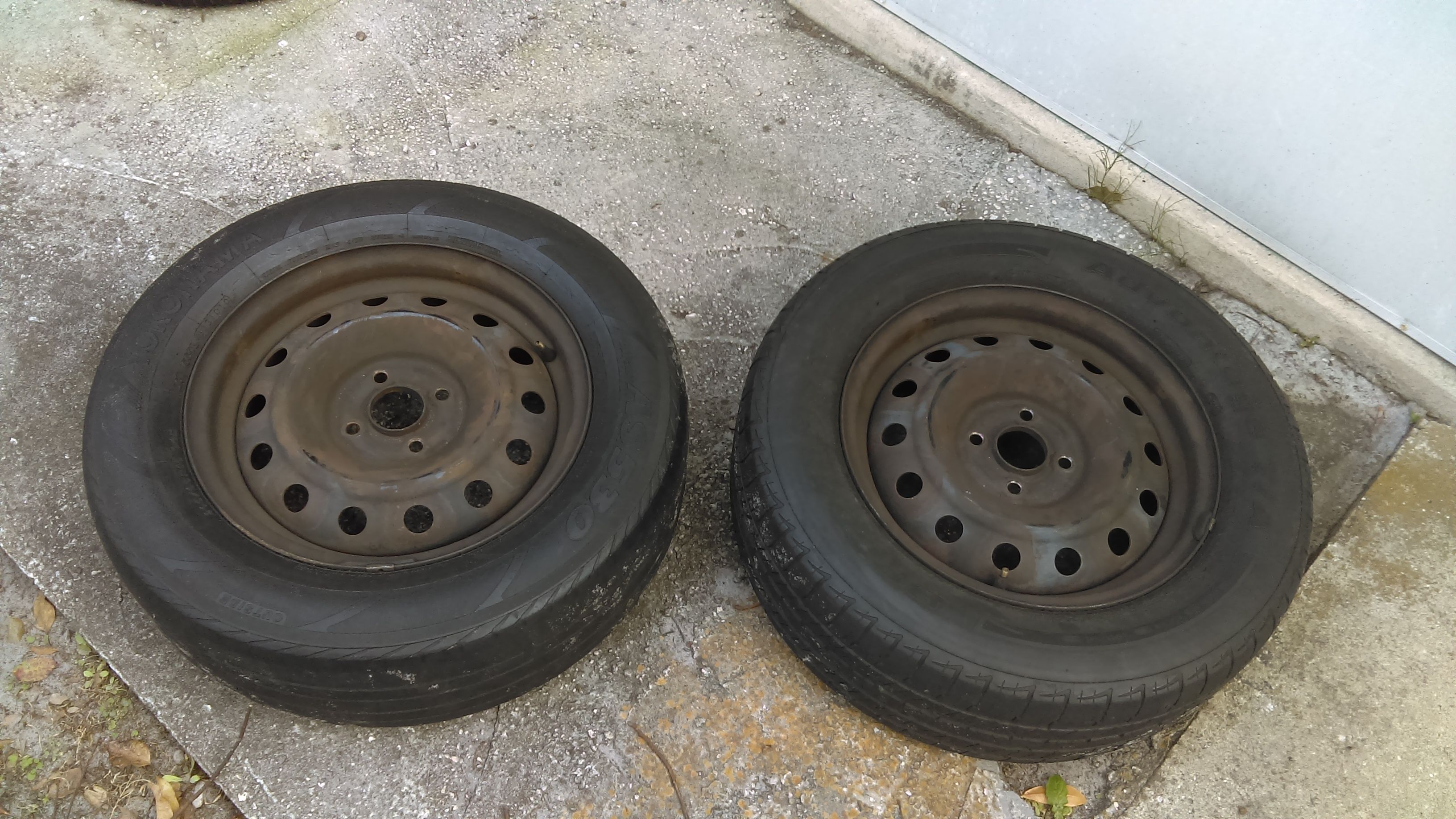 2 tires 205 65R15 $15or best offer